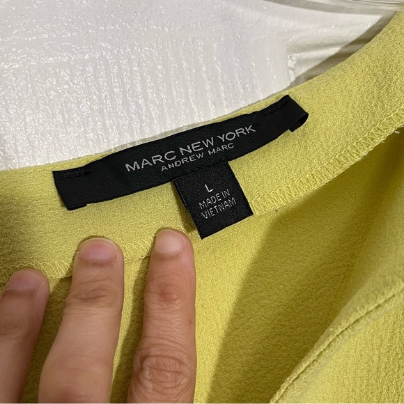 MARC NEW YORK Yellow-green Bubble Sleeve Tiered Split neckline Top | size large - Picture 3 of 7